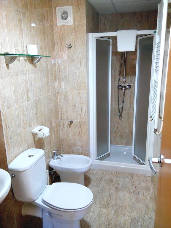 Hostal Sant Sadurni Sant Sadurní dʼAnoia Rum bild