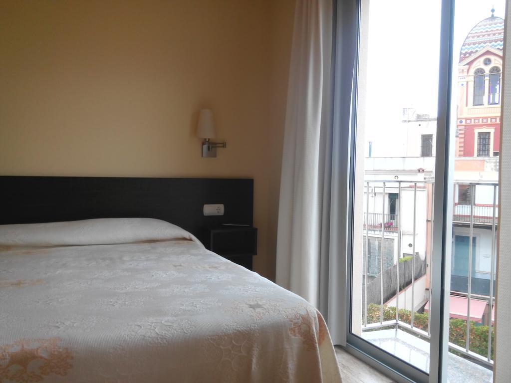 Hostal Sant Sadurni Sant Sadurní dʼAnoia Rum bild