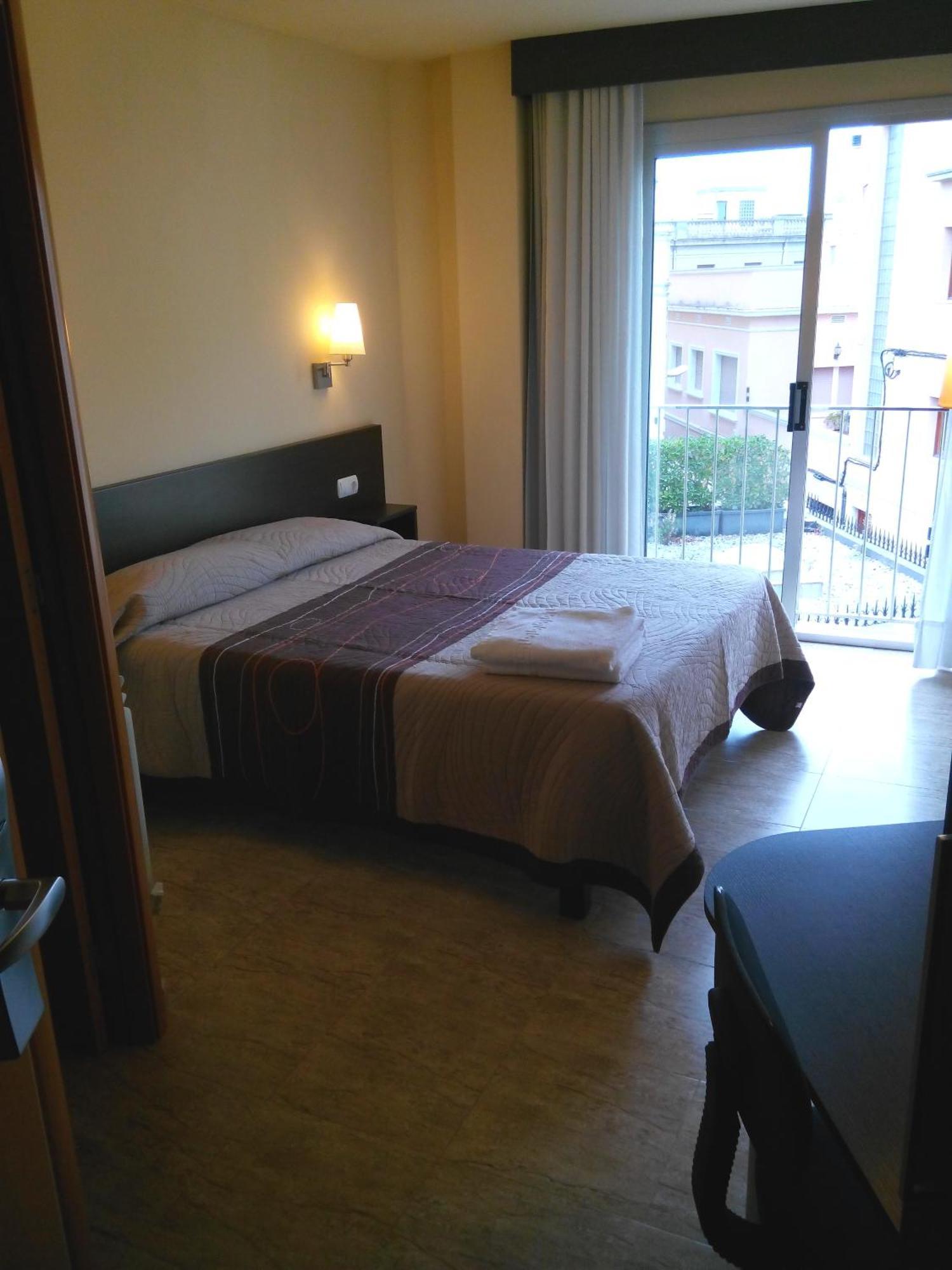 Hostal Sant Sadurni Sant Sadurní dʼAnoia Rum bild
