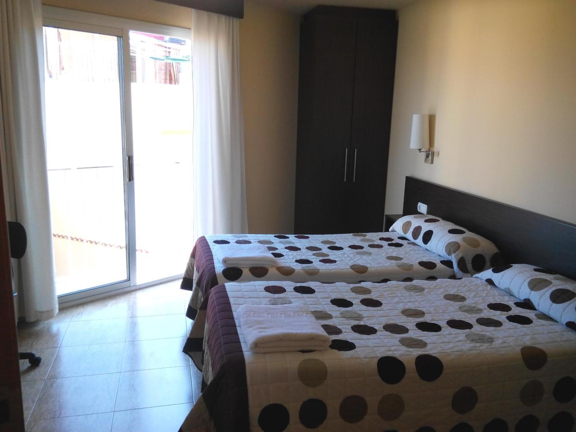 Hostal Sant Sadurni Sant Sadurní dʼAnoia Rum bild
