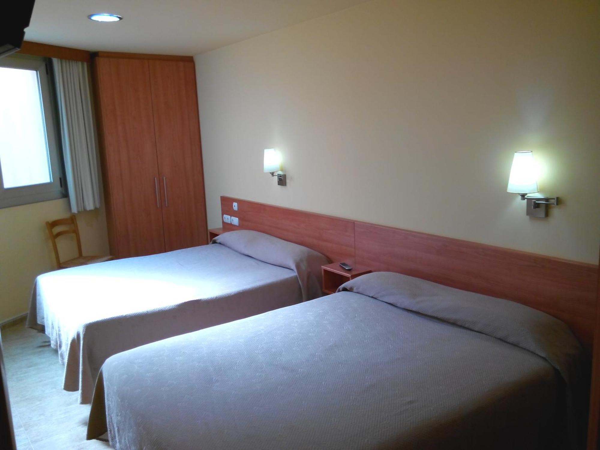 Hostal Sant Sadurni Sant Sadurní dʼAnoia Exteriör bild