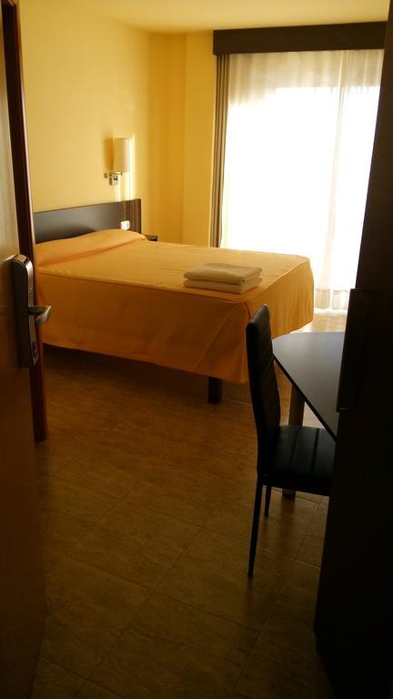 Hostal Sant Sadurni Sant Sadurní dʼAnoia Exteriör bild