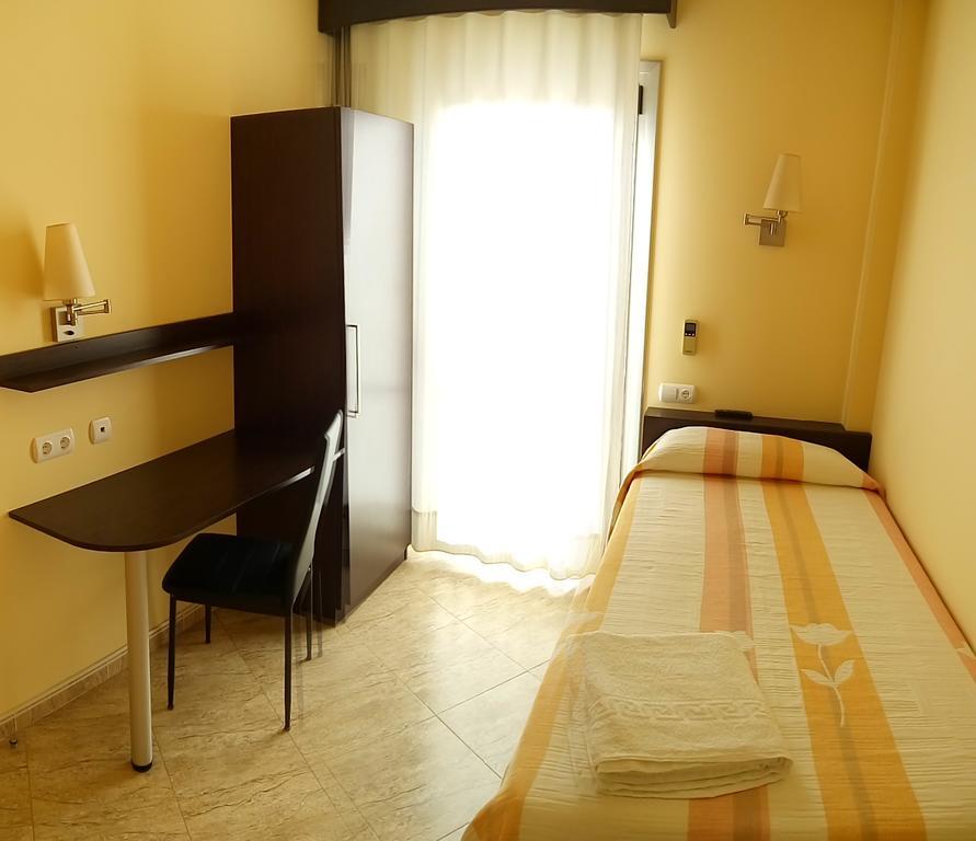 Hostal Sant Sadurni Sant Sadurní dʼAnoia Exteriör bild