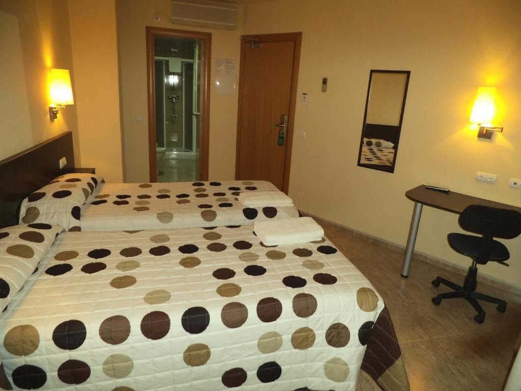 Hostal Sant Sadurni Sant Sadurní dʼAnoia Rum bild