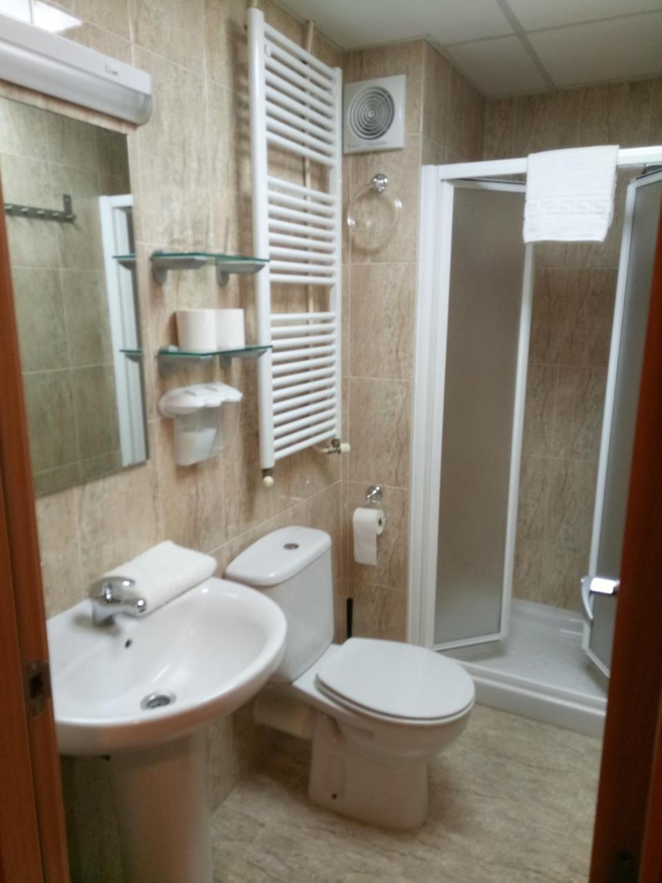 Hostal Sant Sadurni Sant Sadurní dʼAnoia Rum bild