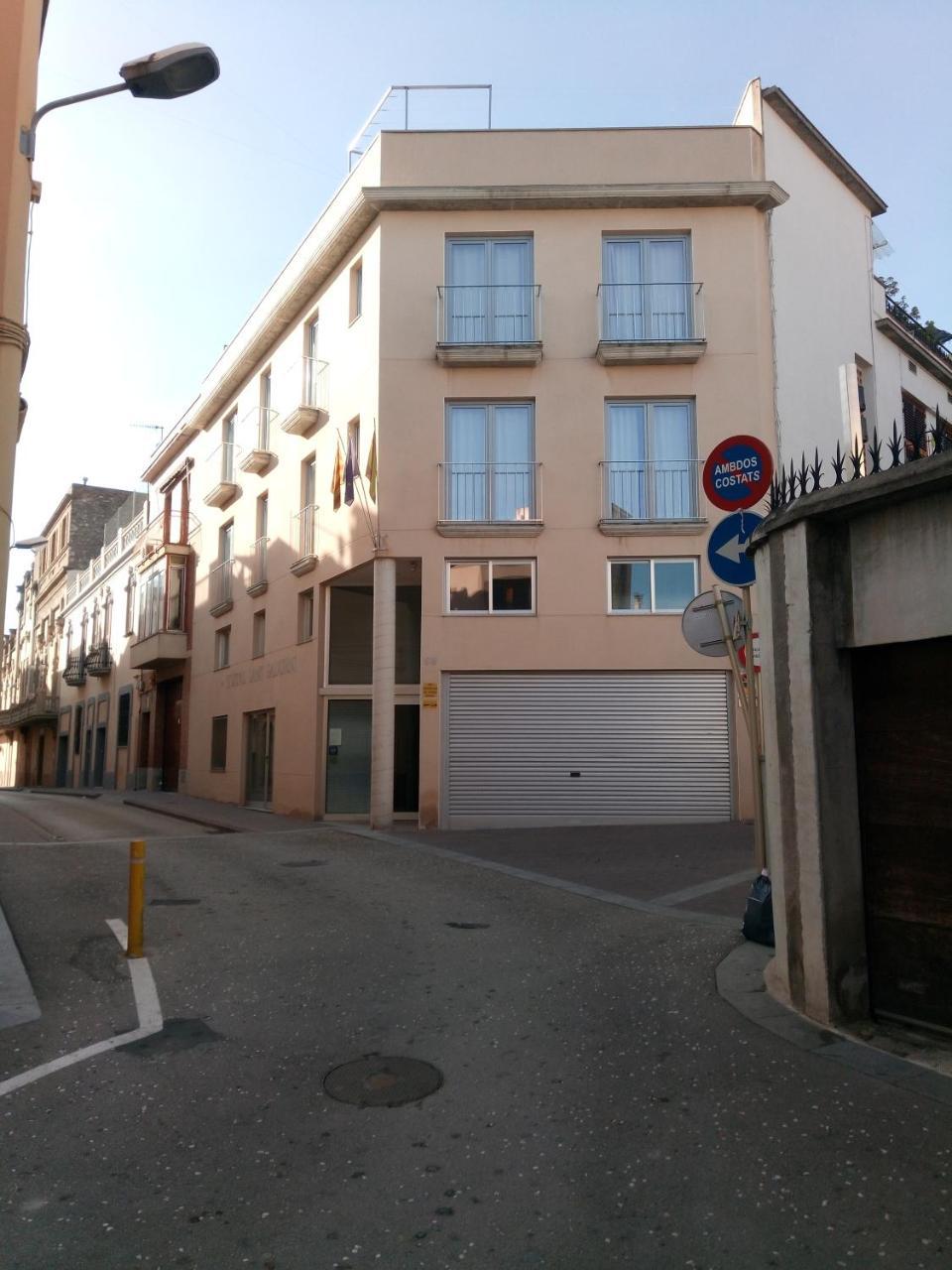 Hostal Sant Sadurni Sant Sadurní dʼAnoia Exteriör bild