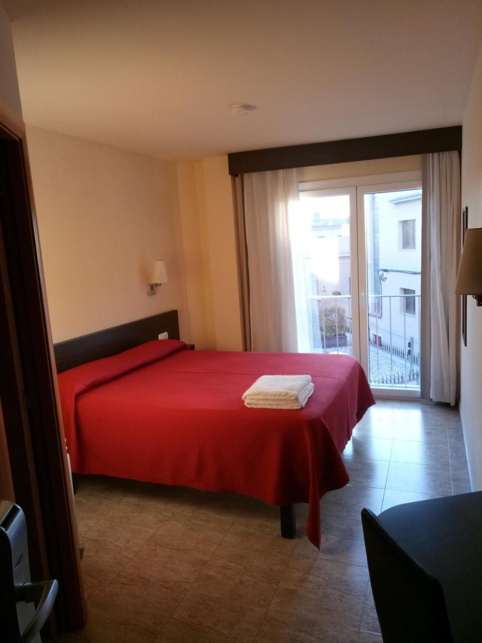 Hostal Sant Sadurni Sant Sadurní dʼAnoia Exteriör bild