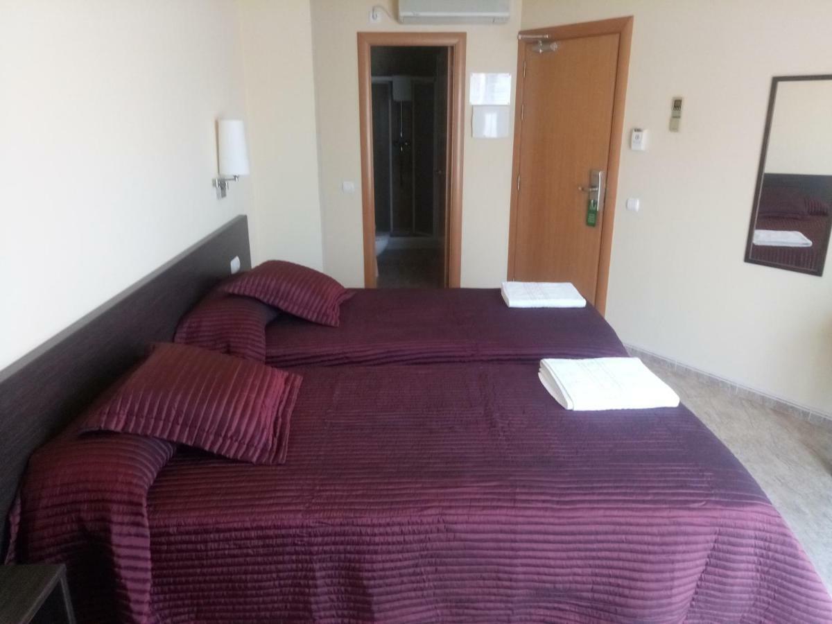 Hostal Sant Sadurni Sant Sadurní dʼAnoia Exteriör bild
